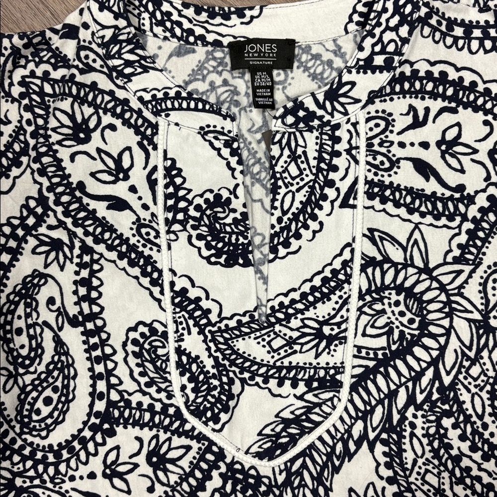 NWT 💙 Jones New York Navy and White Paisley Blouse - M - Picture 4 of 5
